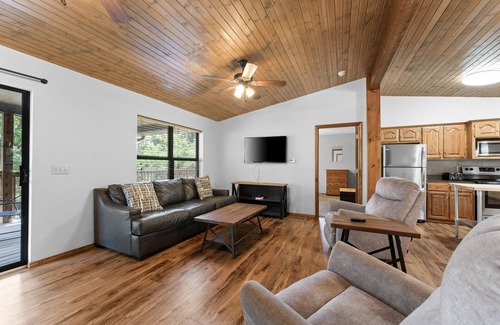 Kimberling City Cabin | 3 BR 2 BA Cabin w/Pool + Swim & Boat dock