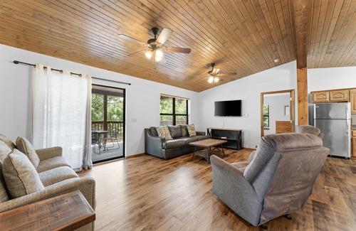 Kimberling City Cabin | 3 BR 2 BA Cabin w/Pool + Swim & Boat dock