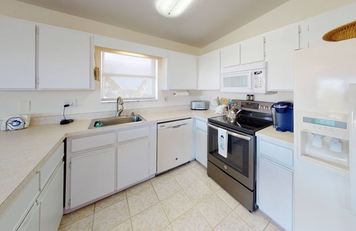 Marathon House | 3 BR/2 BA, Canal Front Home, Private Dock for 40' Boat & 1 mi to Beach
