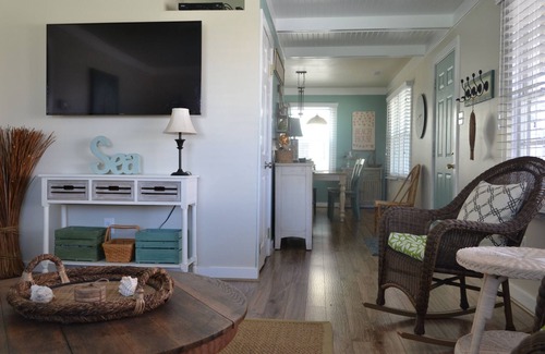 North Ocean City Condo | 3 BR 2 BA Ocean Side Lg Deck, Free Wifi & Linens, Coastal Cute