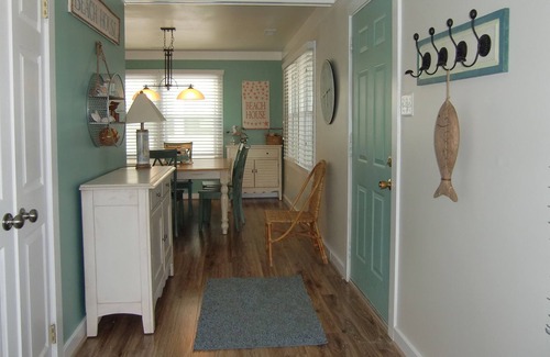 North Ocean City Condo | 3 BR 2 BA Ocean Side Lg Deck, Free Wifi & Linens, Coastal Cute
