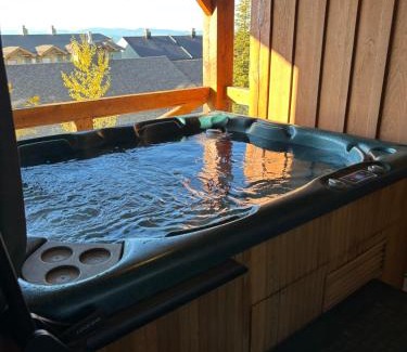 Big White Ski Resort Apartment | 3 BR 3 Bath ski in ski out with private hot tub