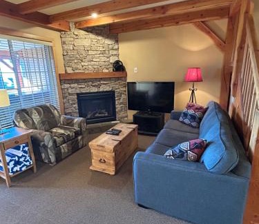 Big White Ski Resort Apartment | 3 BR 3 Bath ski in ski out with private hot tub