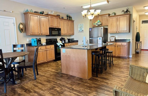 Hollister Condo | 3 BR, 3 Bath, with Dock Access. Lower level with walkout to the lake.