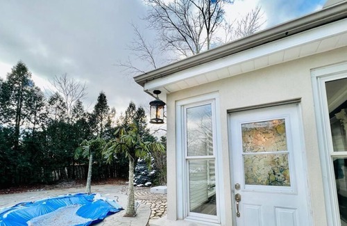 Highland House | 3 BR 3 Washroom Bunglow!! Close to Victoria Hospital