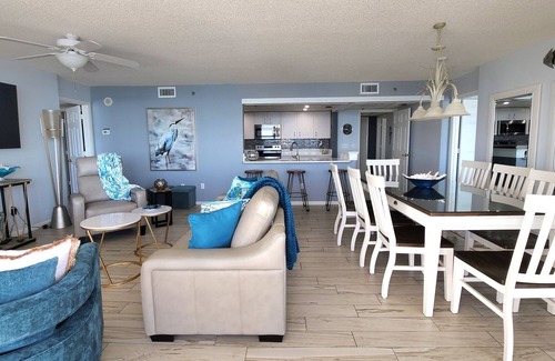 Long Beach Condo | 3 BR/3BA Updated End Condo w/2 Balconies! Comp Beach Chairs/Umbrella Seasonal