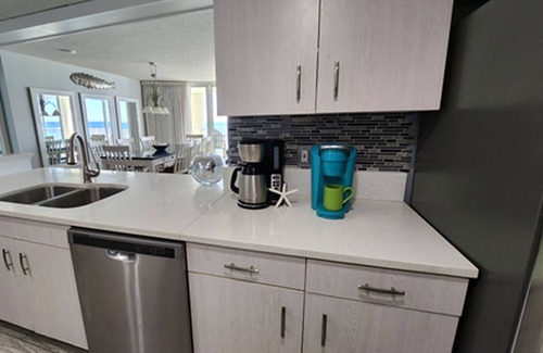 Long Beach Condo | 3 BR/3BA Updated End Condo w/2 Balconies! Comp Beach Chairs/Umbrella Seasonal