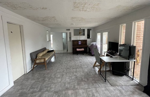 Houston House | 3 BR big back yard for events