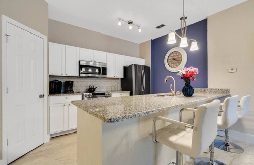 Windsor Hills Condo | 3-BR Condo | 2 Miles to Disney | Steps to Pool & Water Park