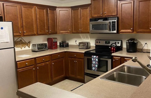 Alexander City Condo | 3 BR condo with dedicated deep water boat slip!