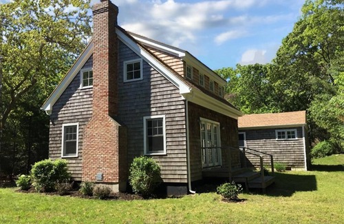 East Hampton House | 3 BR East Hampton, NW Cottage, Steps to Sammy's Beach