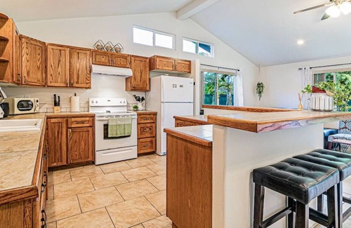 Keaau House | 3 BR Free Parking, Billiard, Games,1gb Internet.