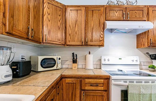 Keaau House | 3 BR Free Parking, Billiard, Games,1gb Internet.