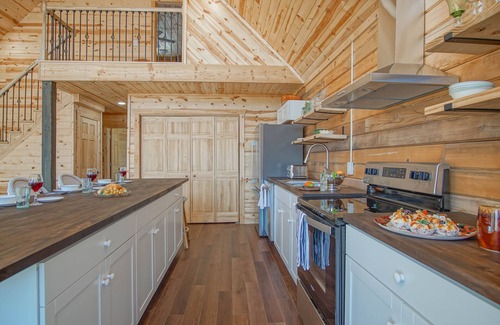 Mountain Base House | 3 Br: Hideaway Chalet located 10 miles from the ski resort