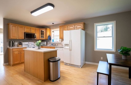 Jeffersonville House | 3 BR House: 10 min to Smugglers' Notch w/Private Hot Tub
