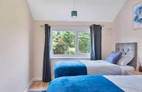 Turkey Street Apartment | 3-BR House with Large Garden Ideal for Comfort & Contractors