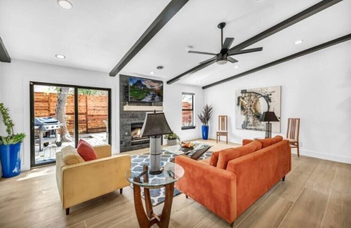 Southampton House | 3 BR, King Beds, Free Parking - Sunset Serenity