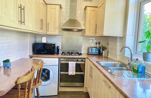 Hammersmith and Fulham Apartment | 3-BR Maisonette w/Private Rooftop Terrace & FREE WiFi in Central Hammersmith