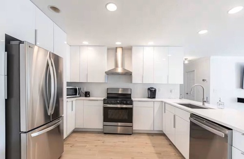 Trailer Estates House | 3 BR -RESORT LIKE VILLA MINS FROM SIESTA KEY- POOL & HOTTUB