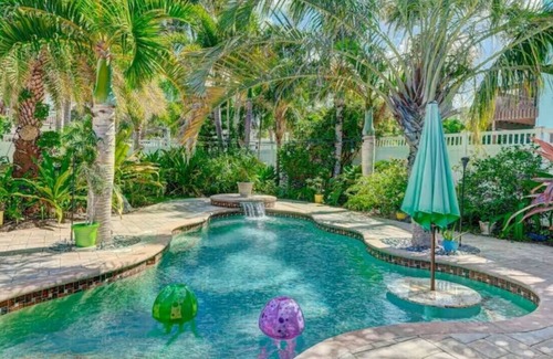 Trailer Estates House | 3 BR -RESORT LIKE VILLA MINS FROM SIESTA KEY- POOL & HOTTUB