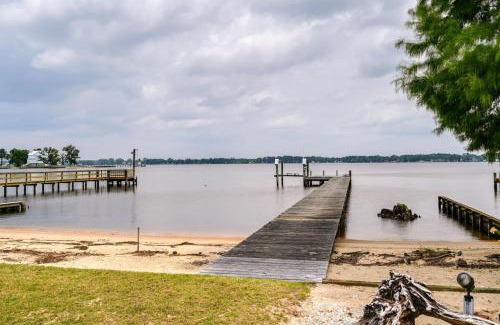 Chocowinity House | 3 BR Riverfront House with Private Boat Dock