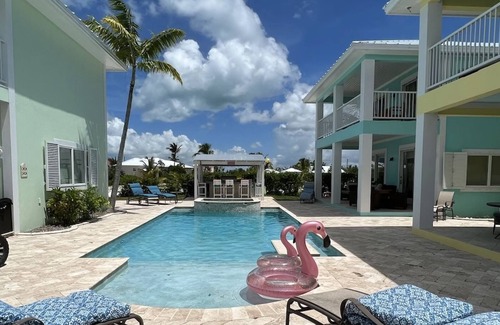 Treasure Cay House | 3 BR sleeps 10 WATER FRONT w BOAT SLIP + FABULOUS POOL
