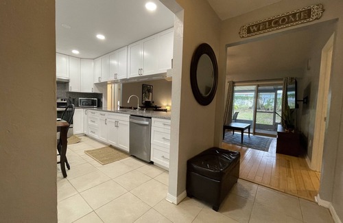Gainesville House | 3 BR updated home near UF, hospitals, & I-75