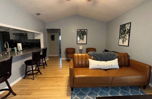 Gainesville House | 3 BR updated home near UF, hospitals, & I-75