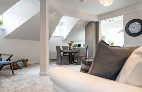 Lisnagunogue Apartment | 3 Bryan Street · Bryan Street No. 3 - Stunning & Spacious