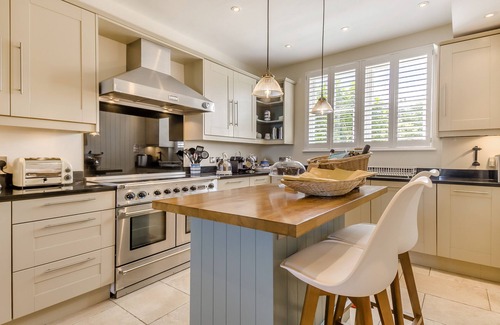 Southwold House | 3 Centre Cliff - Five Bedroom House, Sleeps 12
