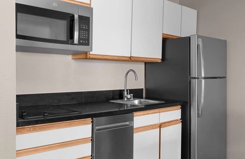East Lake Hills Hotel | 3 Convenient 1BR Suites w/Kitchen Near Bellevue Arts Museum – Just Minutes Away