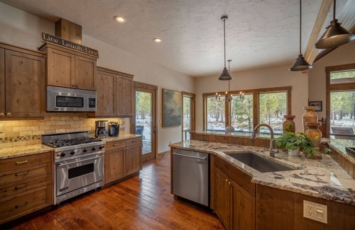 Sunriver House | 3 DAY AUGUST WEEKEND! 21-24 REDUCED 500nt Rate! Happiness Just Around The Bend