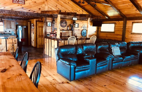North Hero House | 3 DAY FALL FISHING OR FOLIAGE SALE Waterfront Private-Dock-Launch-Shore Fishing