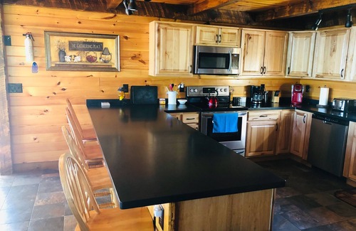 North Hero House | 3 DAY FALL FISHING OR FOLIAGE SALE Waterfront Private-Dock-Launch-Shore Fishing