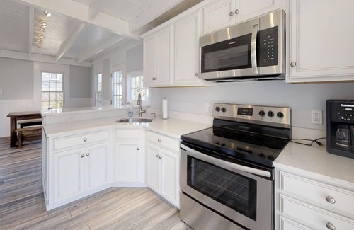 West Dennis Cottage | 3 Doors from Private Beach on Nantucket Sound