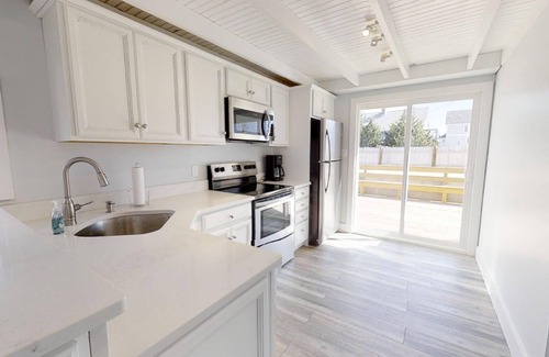 West Dennis Cottage | 3 Doors from Private Beach on Nantucket Sound