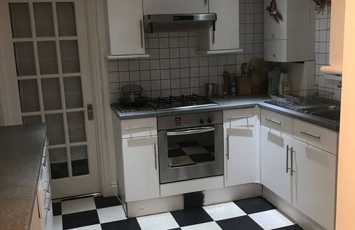 Wandsworth Apartment | 3 Double Bedroom Garden Cottage near Wandsworth Common