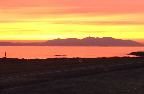 Troon Cottage | 3 double bedroom sleeps up to 8, 60 yards from the beach , Free WiFi