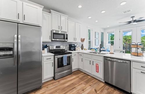 Jacksonville Beach House | 3 EnSuite Bedrms, Sunrise View, Bikes,BBQ, Firepit