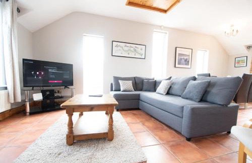 Fivemilebourne House | 3 Fishery Cottages - 2 Bedroom house close to town