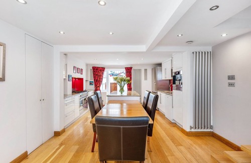 Chelsea House | 3-Floor Chelsea Townhouse in a Quiet Private Road