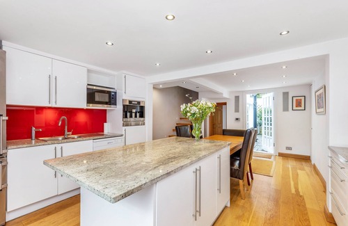 Chelsea House | 3-Floor Chelsea Townhouse in a Quiet Private Road