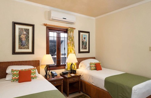 Maynards House | 3 Garden View Suites! Close to Heywood Beach and Orange Hill Playing Fields!