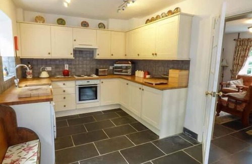 Llanwddyn Cottage | 3 GLANRAFON, family friendly, character holiday cottage in Llanwddyn