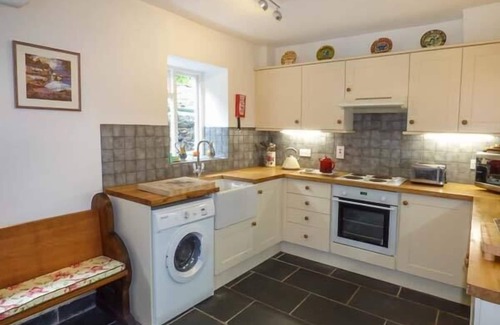 Llanwddyn Cottage | 3 GLANRAFON, family friendly, character holiday cottage in Llanwddyn