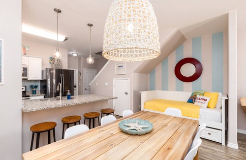 Corpus Christi House | 3 Heated Pools/Blocks to Beach/Poolside Townhome
