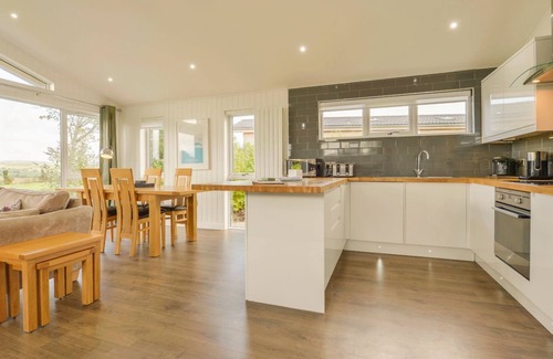 Dobwalls Cottage | 3 HORIZON VIEW, pet friendly, luxury holiday cottage in Dobwalls
