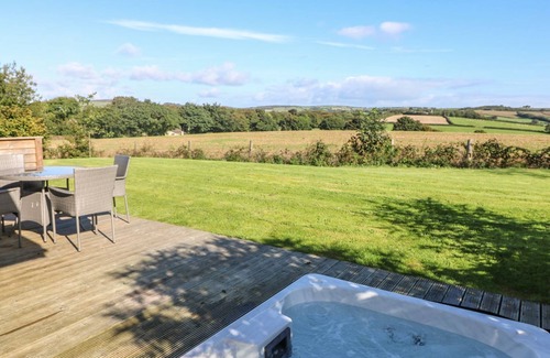 Dobwalls Cottage | 3 HORIZON VIEW, pet friendly, luxury holiday cottage in Dobwalls