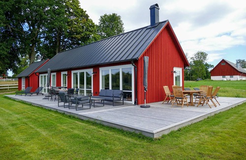 Vaxjo Municipality House | 3 houses on the Skälsnäs estate on Lake Helga/Småland
