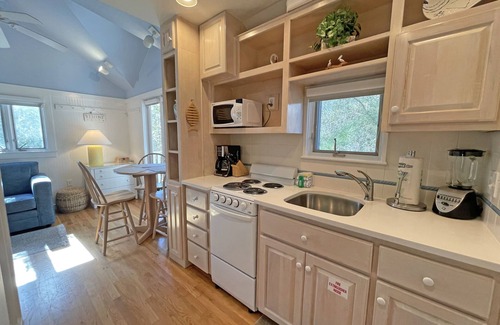 Seaside Cottage | 3 Houses to Beach in Seaside, One Block to Town, Shops, Restaurants + 2 Bikes